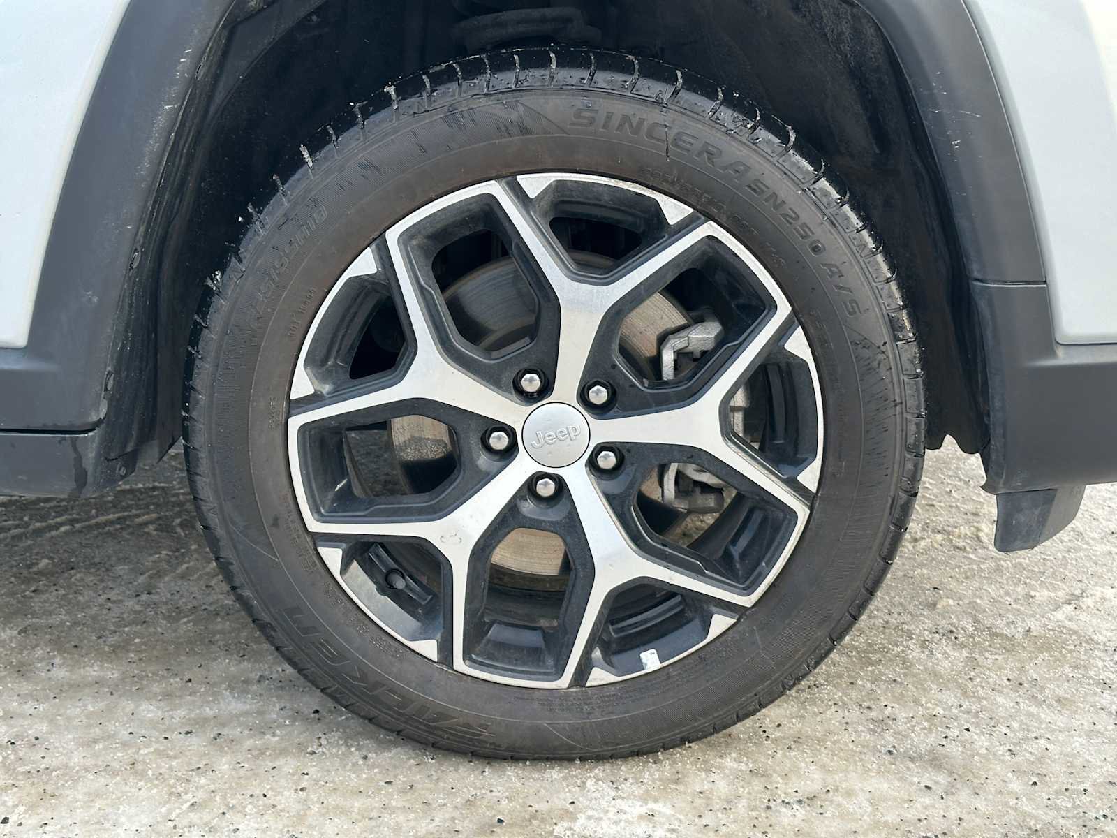 Used 2024 Jeep Compass Limited image 9