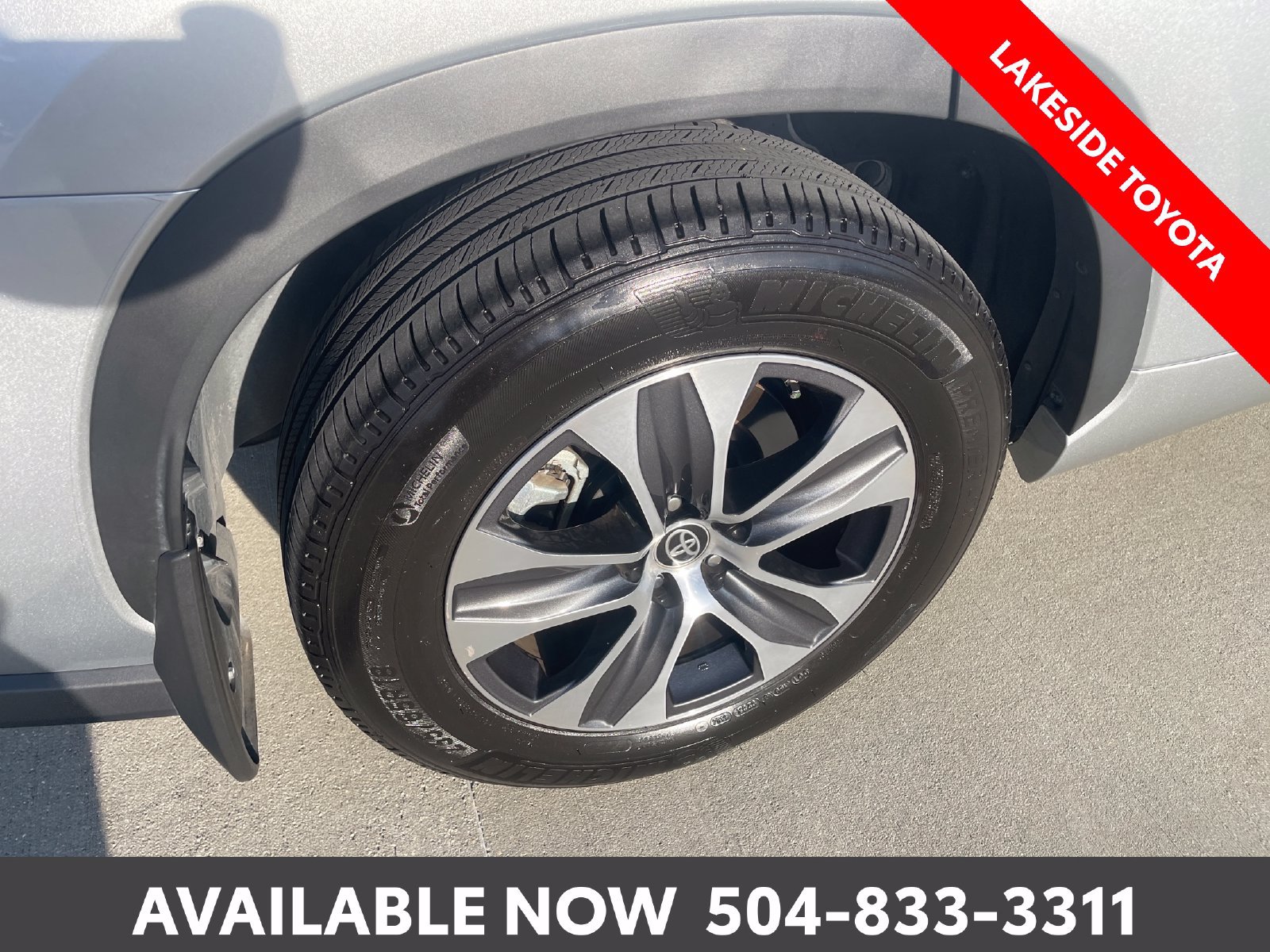 Used 2024 Toyota Highlander XLE FWD image 11