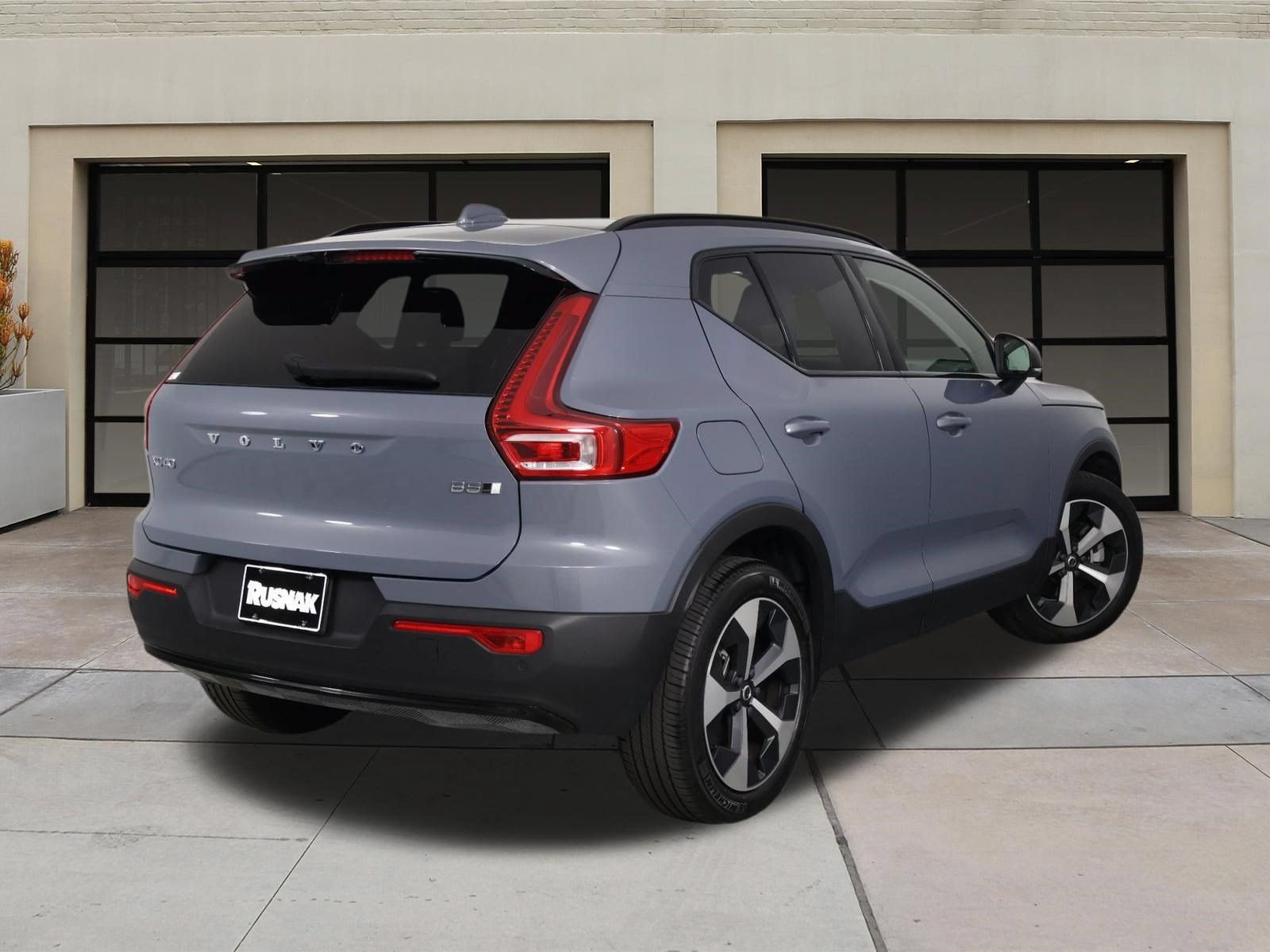 Used 2023 Volvo XC40 B5 Plus w/ Protection Package Premier AWD/4WD image 4