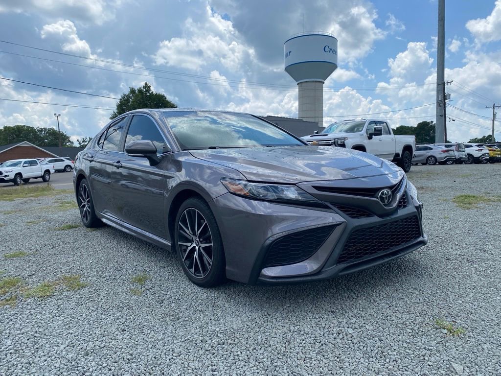 Used 2022 Toyota Camry SE image 1
