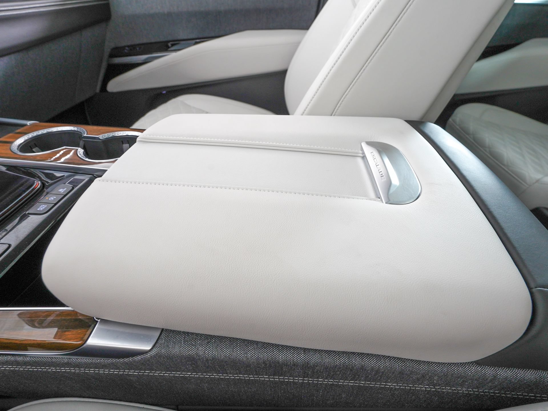 Used 2026 Cadillac Escalade Platinum Luxury w/ LPO, Floor Liner Package AWD/4WD image 31