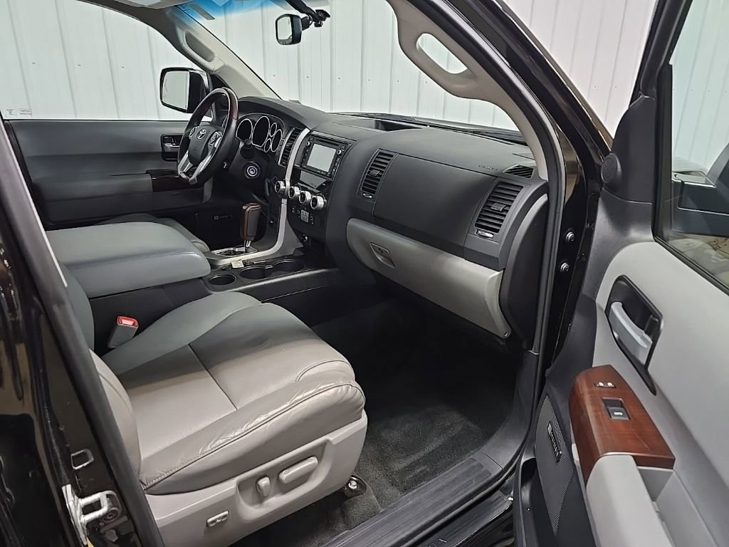 Used 2016 Toyota Sequoia Platinum image 16