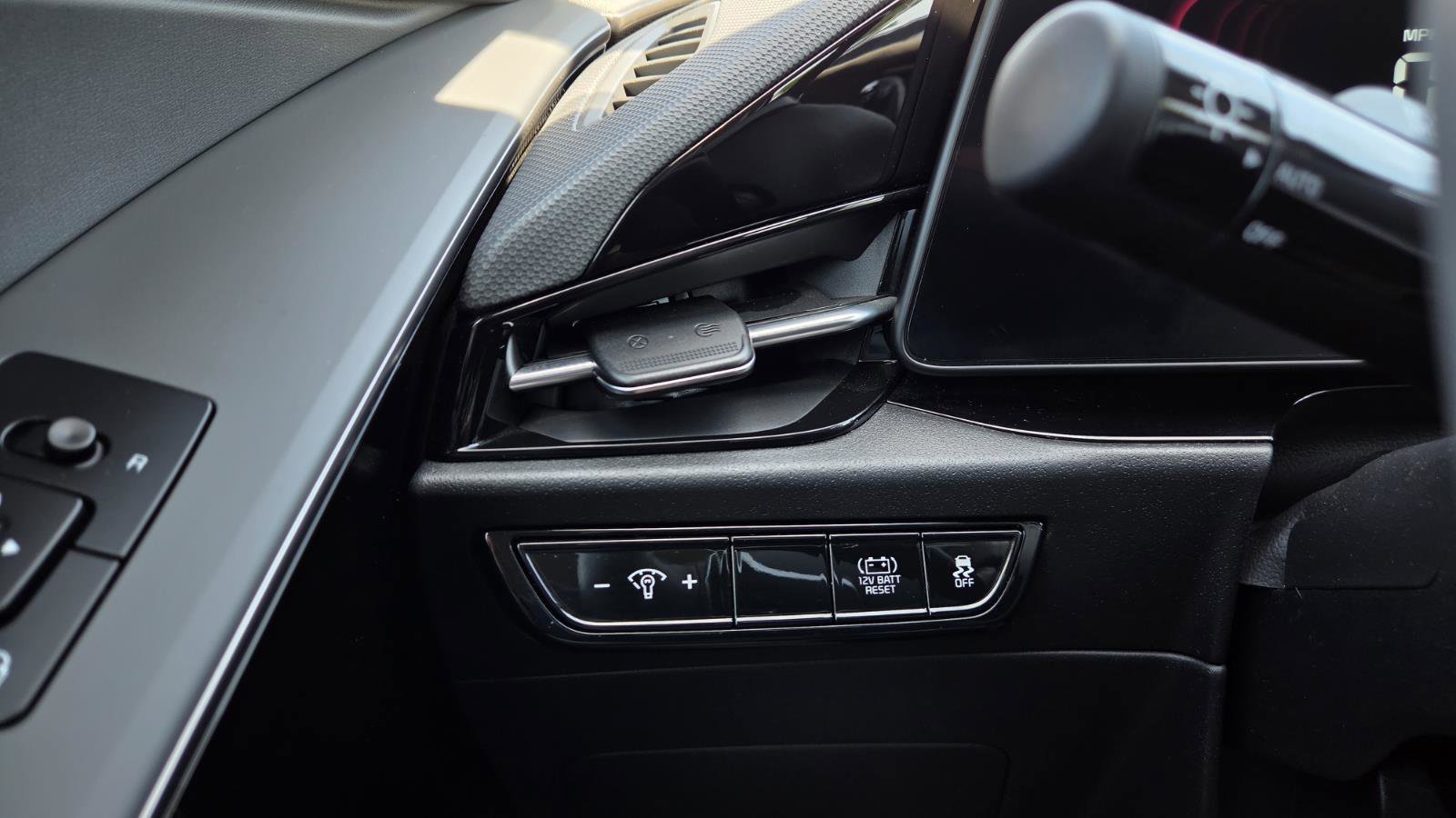 Used 2023 Kia Niro EX image 25