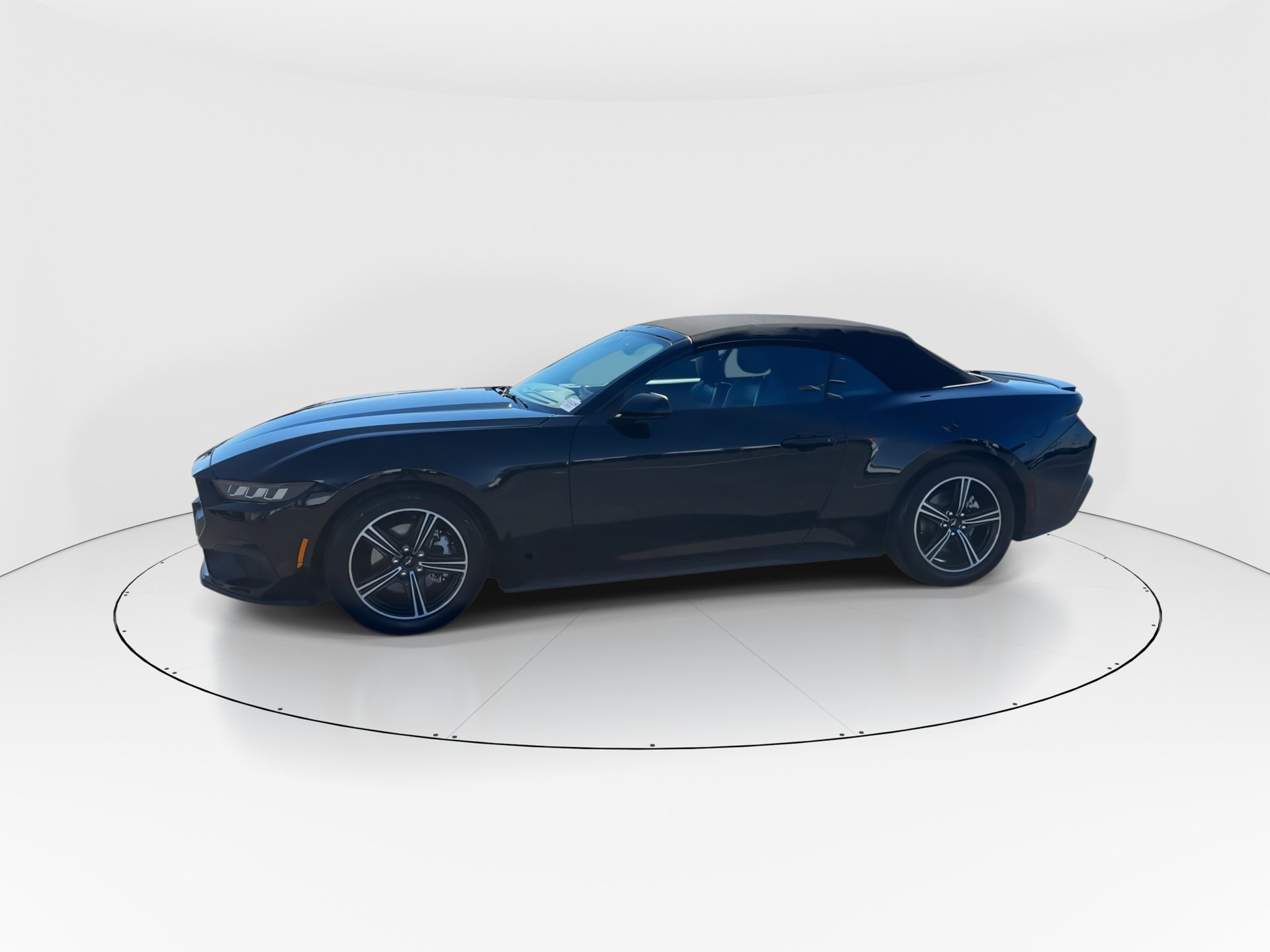 Used 2025 Ford Mustang Premium image 4