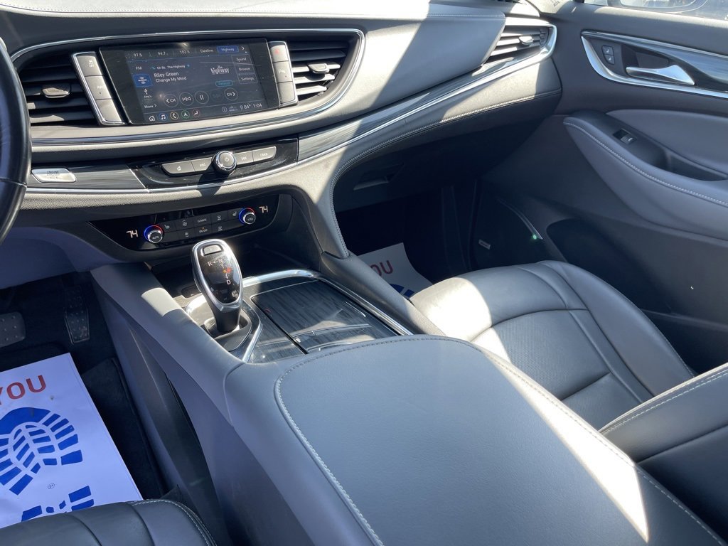 Used 2021 Buick Enclave Essence image 21