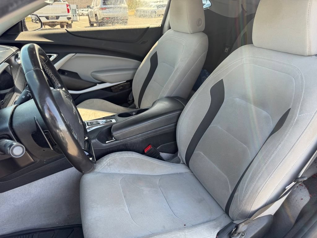 Used 2019 Chevrolet Camaro LT w/ Technology Package RWD image 3