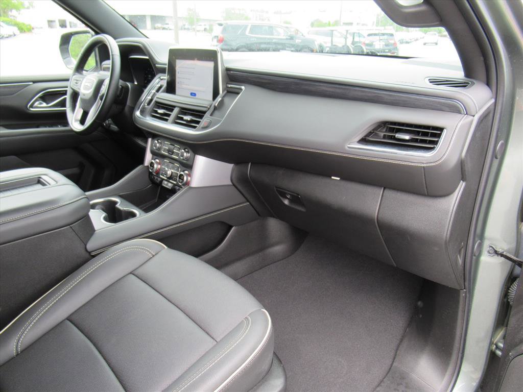 Used 2024 GMC Yukon XL SLT w/ SLT Premium Package image 11