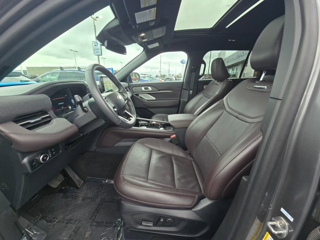 Used 2025 Ford Explorer Platinum AWD/4WD image 17