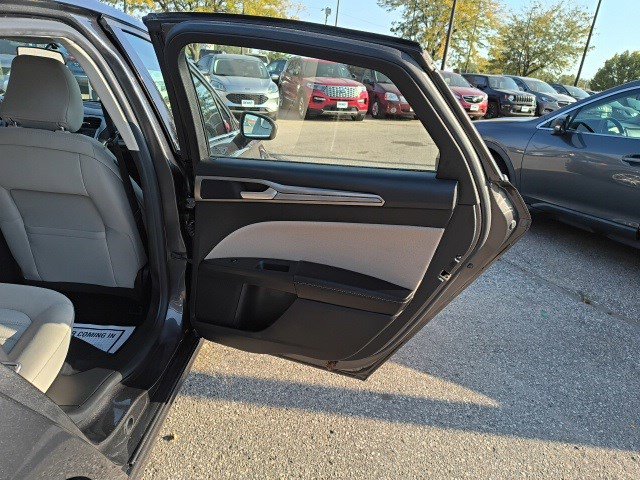 Used 2018 Ford Fusion S image 15