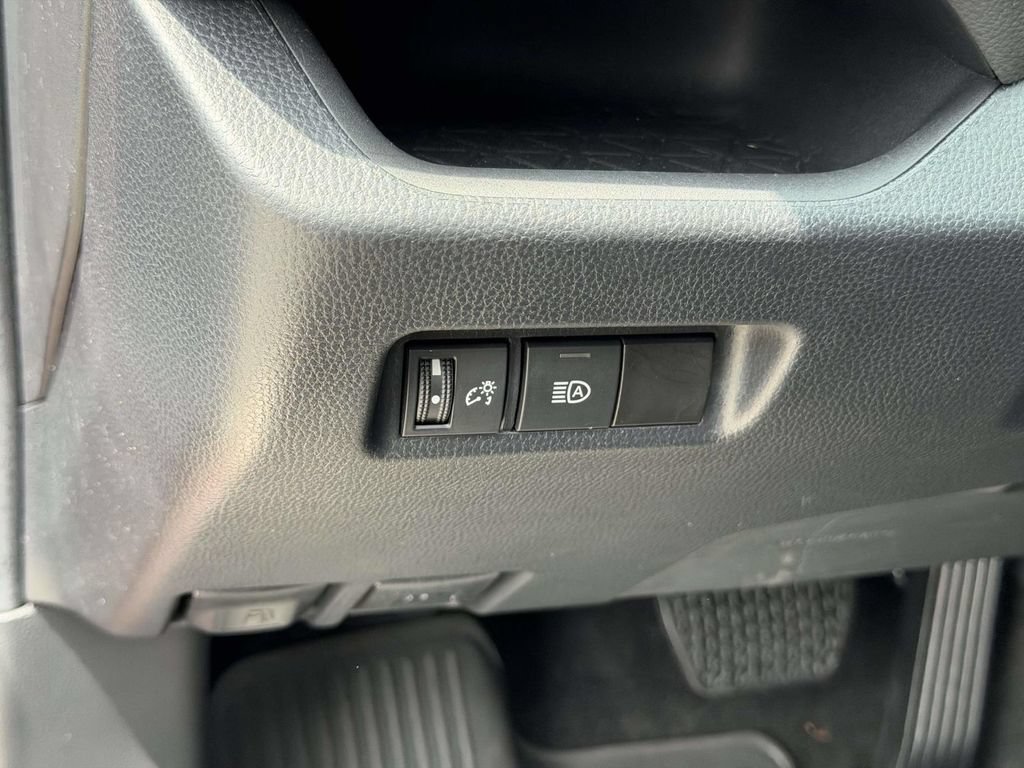 Certified 2023 Toyota RAV4 LE AWD/4WD image 18