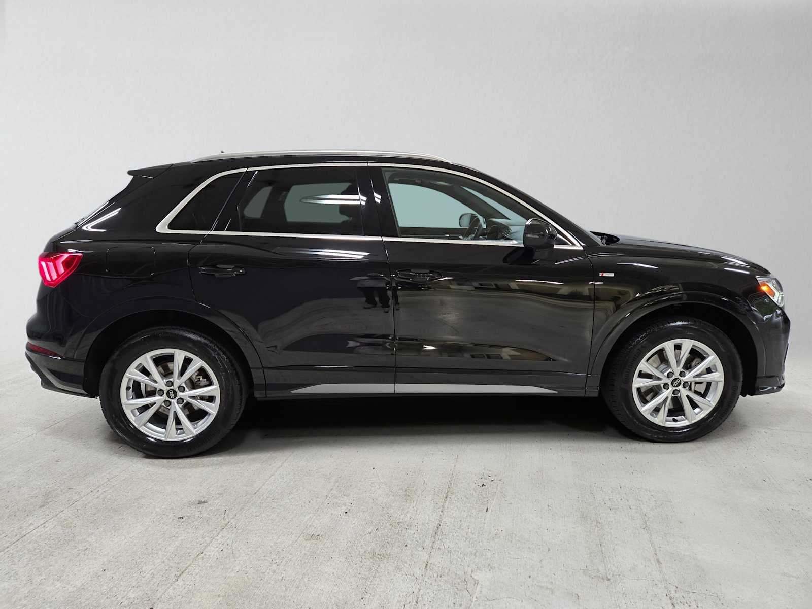 Used 2025 Audi Q3 2.0T Premium AWD/4WD image 2
