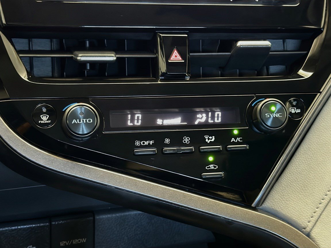 Used 2024 Toyota Camry LE w/ Convenience Package FWD image 10