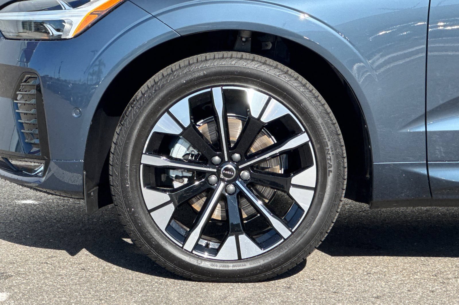Certified 2026 Volvo XC60 B5 Plus w/ Protection Package Premier AWD/4WD image 32