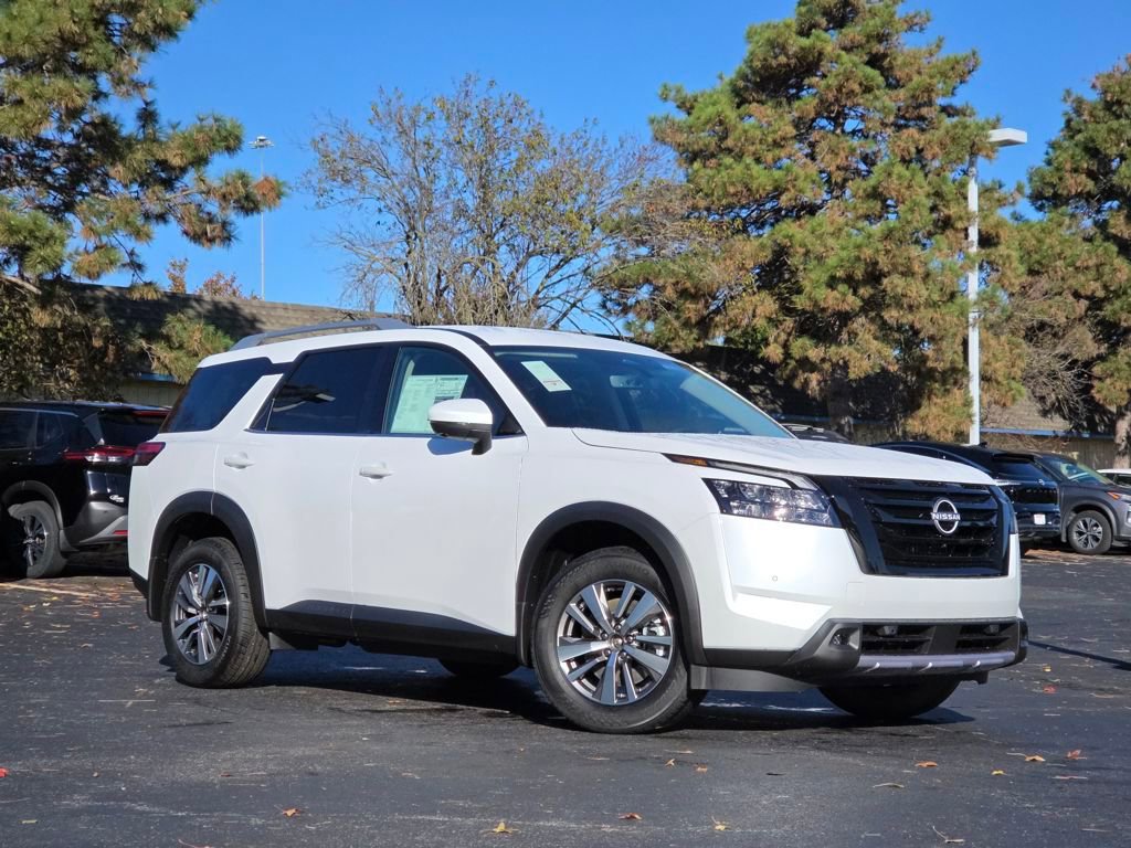 New 2025 Nissan Pathfinder SL w/ Black Appearance Package