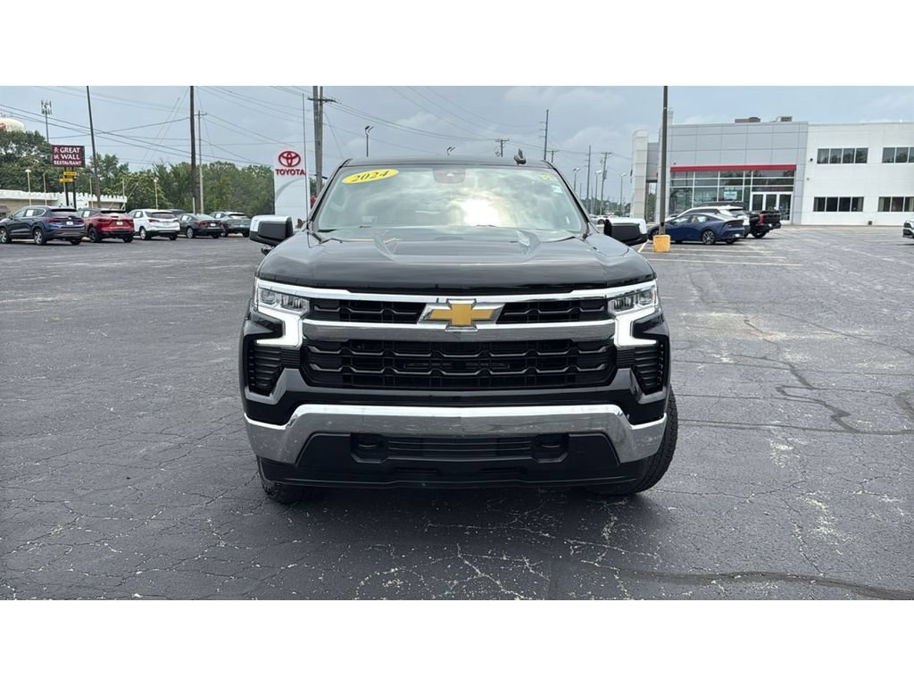 Used 2024 Chevrolet Silverado 1500 LT AWD/4WD image 2