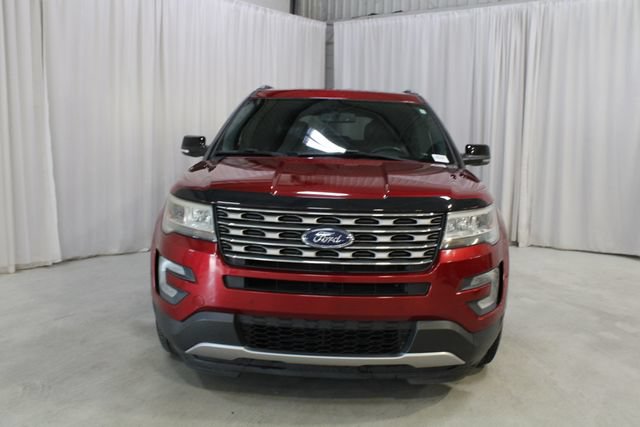 Used 2017 Ford Explorer XLT w/ Equipment Group 202A AWD/4WD image 37