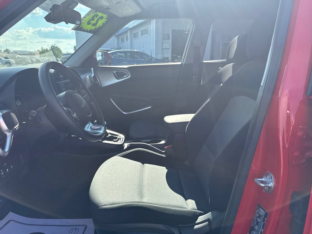 Used 2023 Kia Soul LX FWD image 19