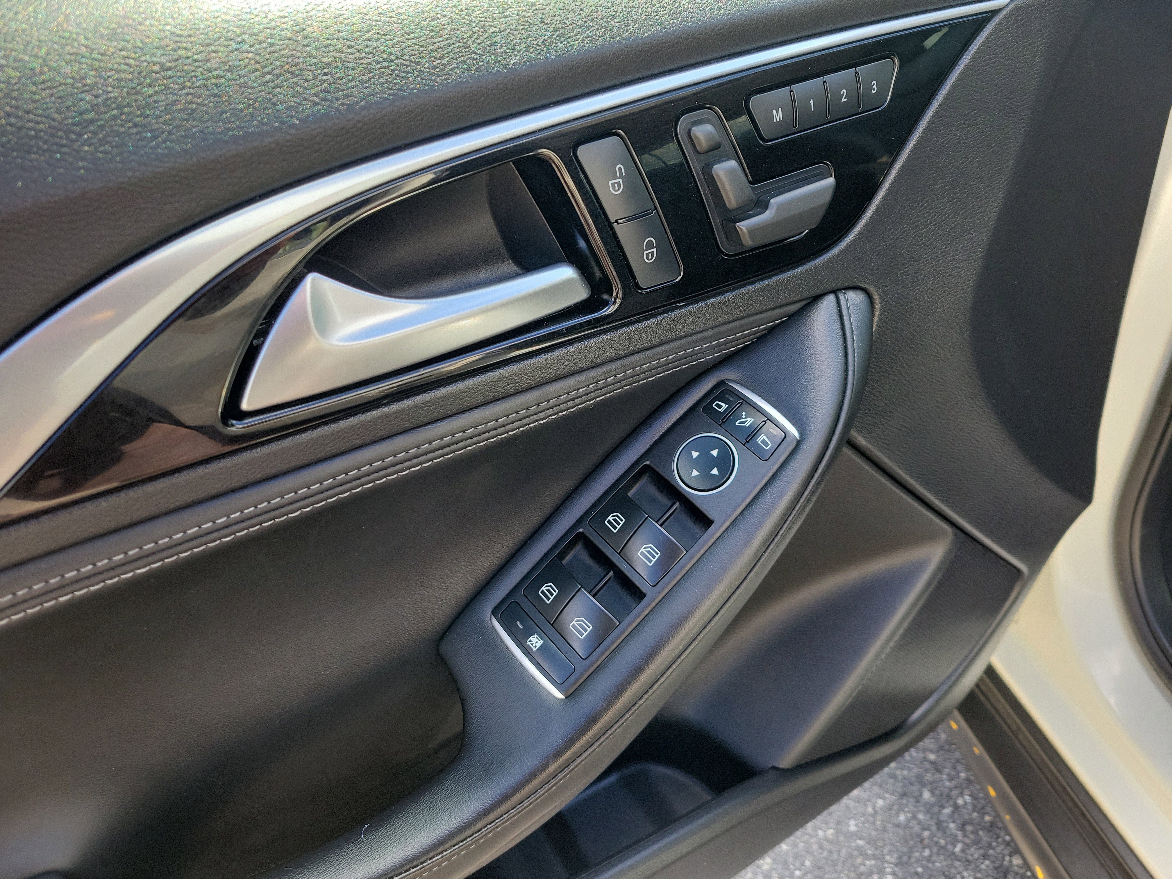 Used 2019 INFINITI QX30 Premium w/ Navigation Package image 18