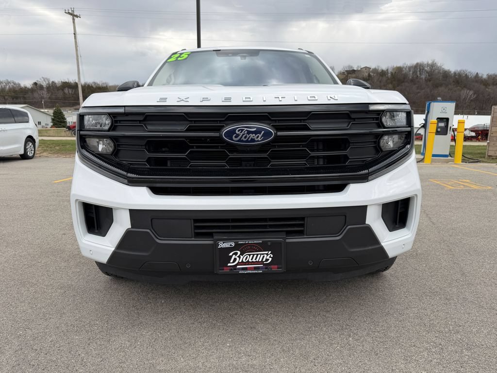 Used 2025 Ford Expedition Max Active AWD/4WD image 2
