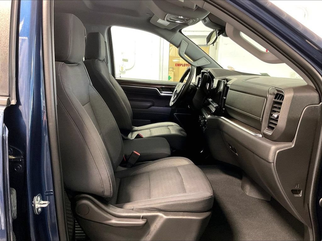 Used 2023 Chevrolet Silverado 1500 LT AWD/4WD image 11