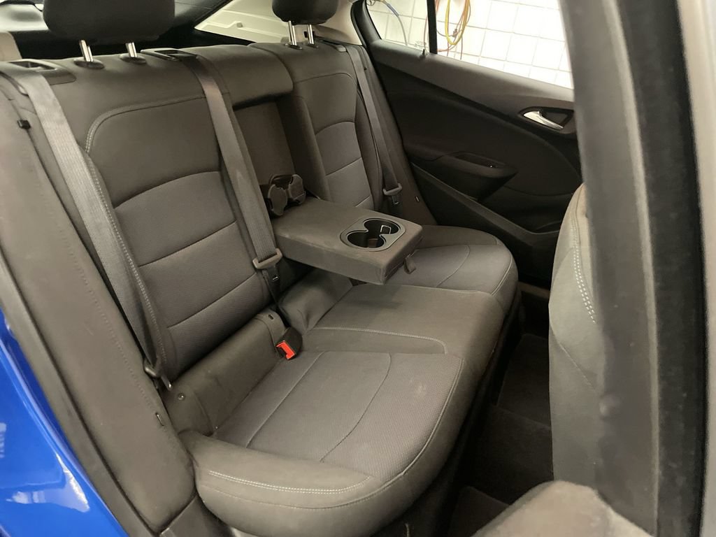 Used 2018 Chevrolet Cruze LT w/ Convenience Package FWD image 19