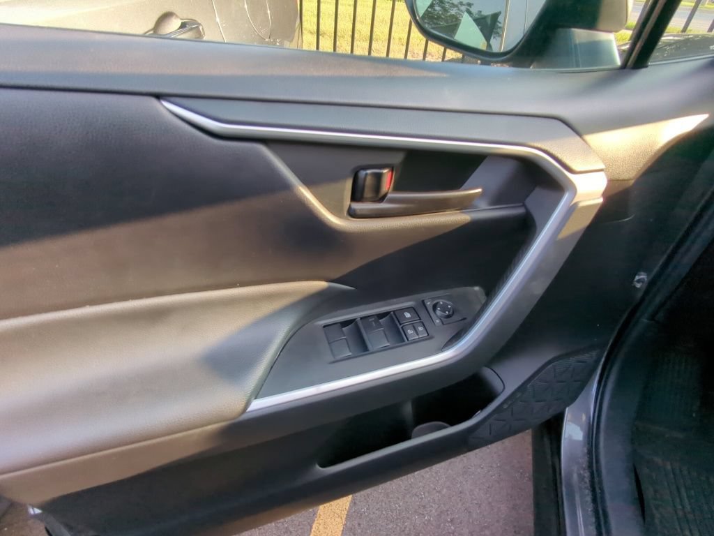 Used 2023 Toyota RAV4 LE AWD/4WD image 8