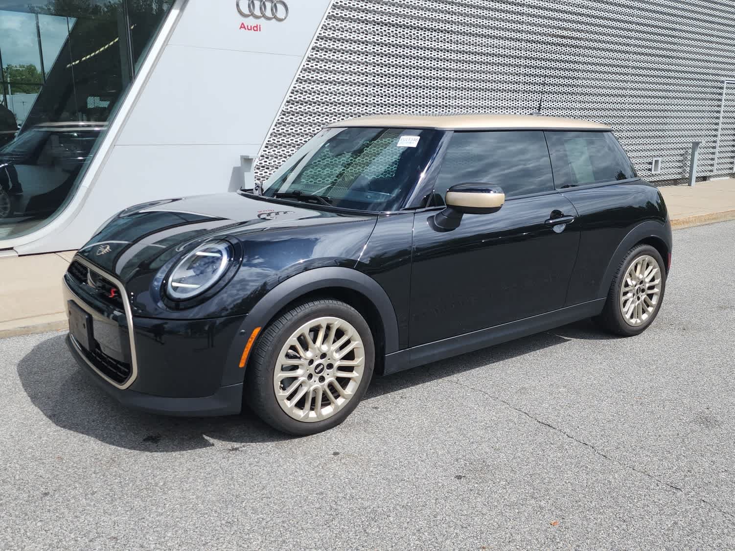 Used 2025 MINI Cooper S FWD image 1