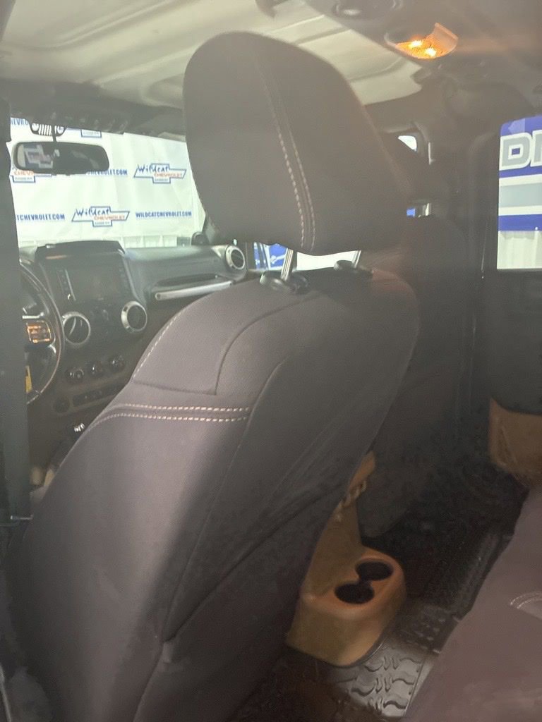 Used 2014 Jeep Wrangler Unlimited Sahara w/ Connectivity Group image 21