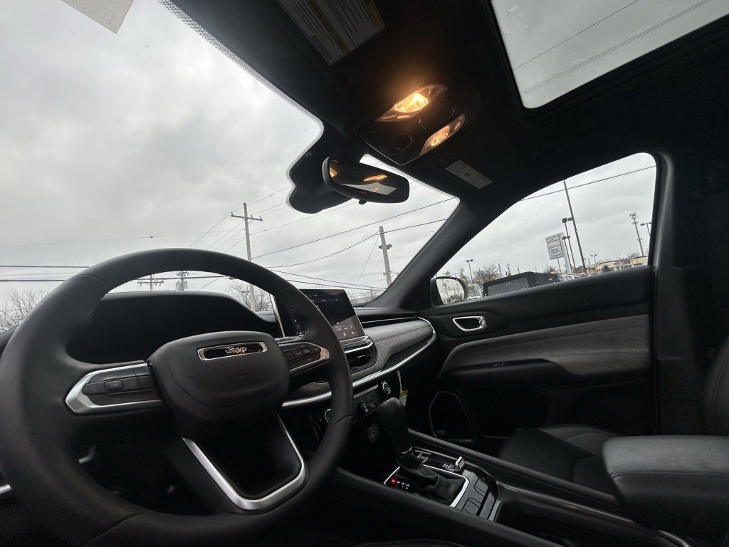 Used 2024 Jeep Compass Latitude w/ Sun and Sound Group image 16