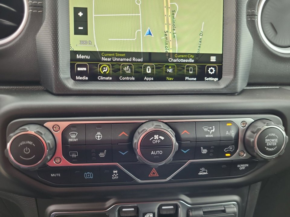 Used 2023 Jeep Wrangler Sahara w/ Cold Weather Group image 18