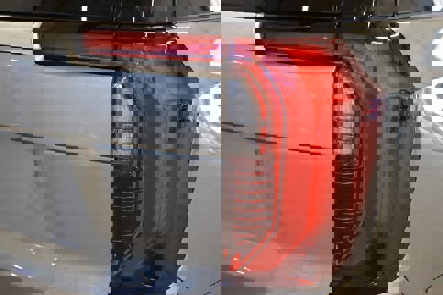 Used 2025 GMC Yukon Denali w/ Denali Reserve Package image 12