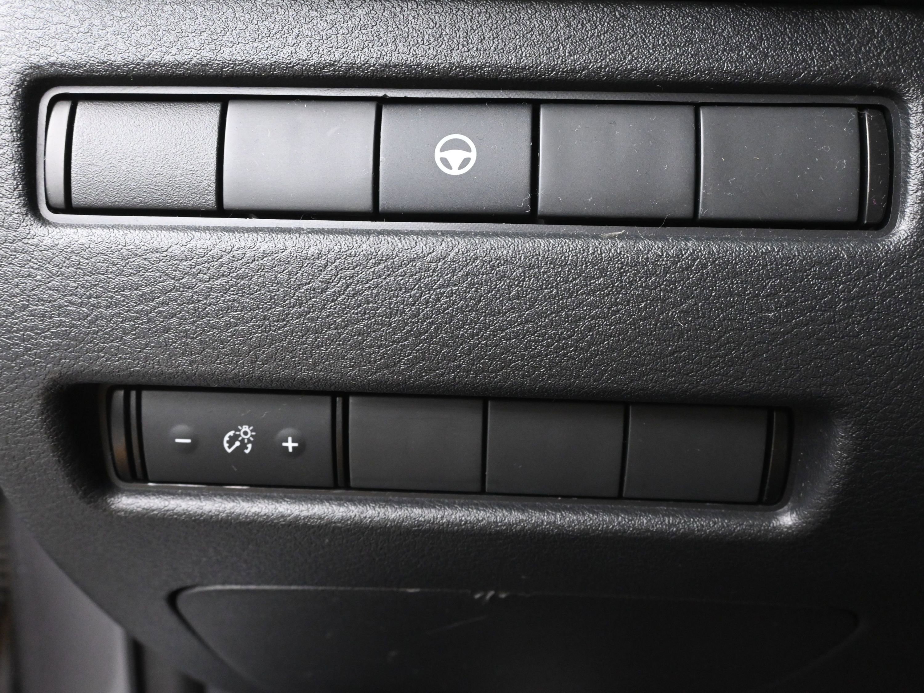 Used 2021 Nissan Rogue SV image 12