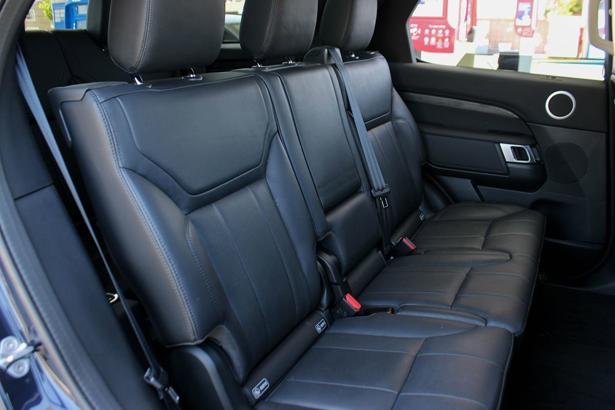 Used 2019 Land Rover Discovery HSE image 21
