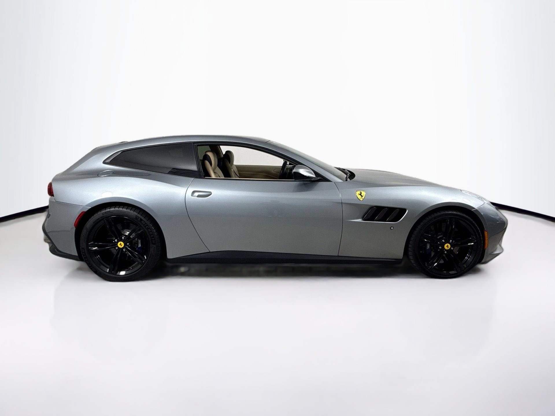 Certified 2018 Ferrari GTC4Lusso AWD/4WD image 8