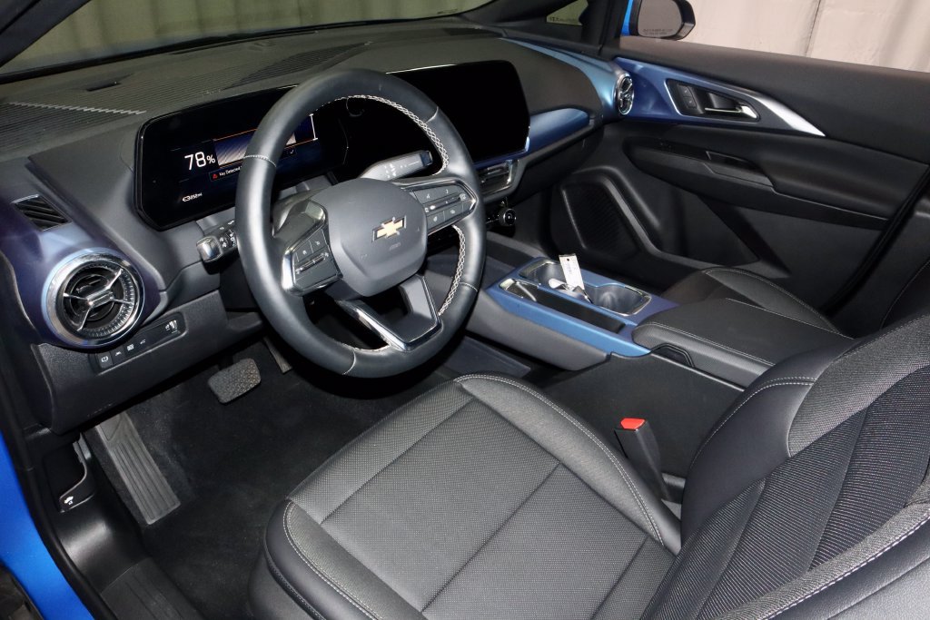 Used 2025 Chevrolet Equinox EV LT FWD image 24