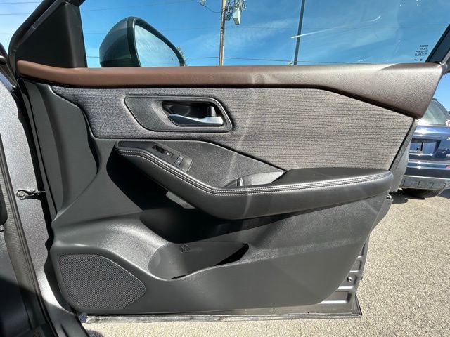 Used 2021 Nissan Rogue SV AWD/4WD image 34