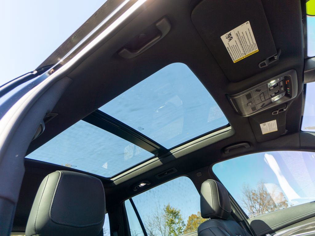 Used 2021 Cadillac XT6 Sport w/ LPO, ONYX Package image 33