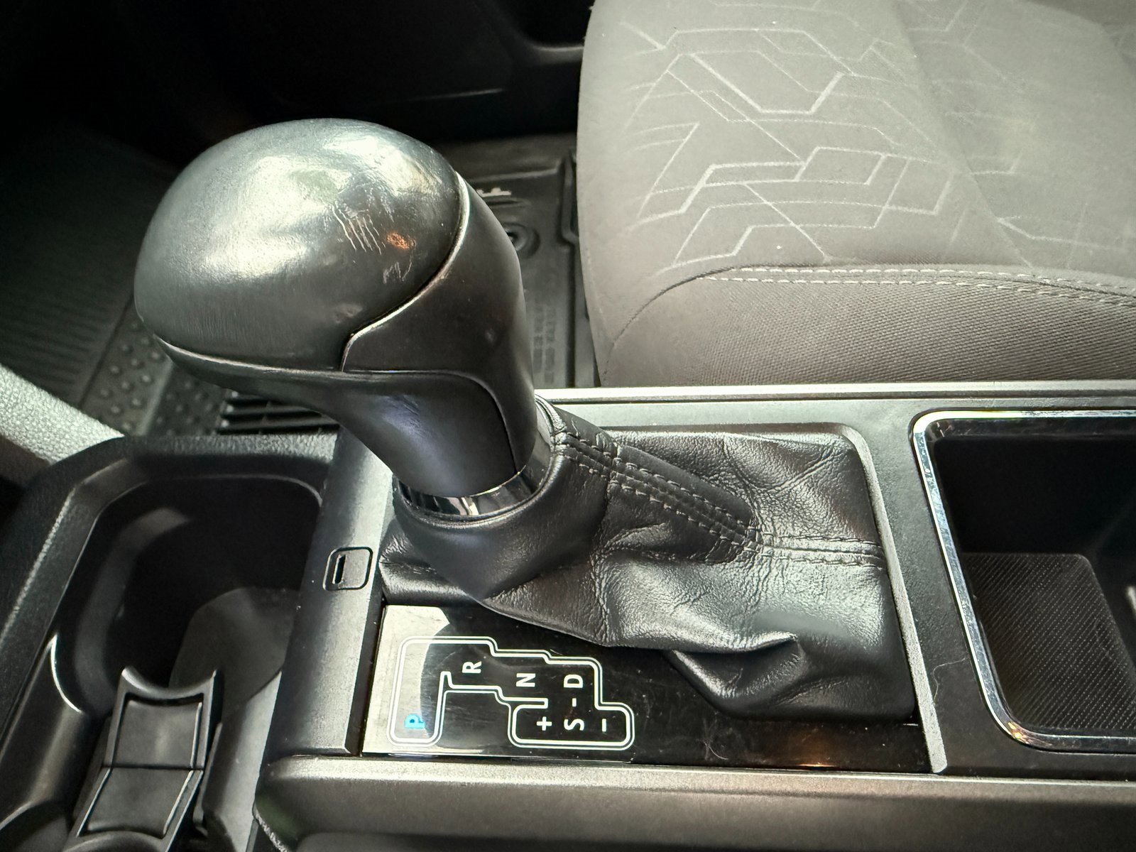 Used 2018 Toyota Tacoma TRD Off-Road image 10