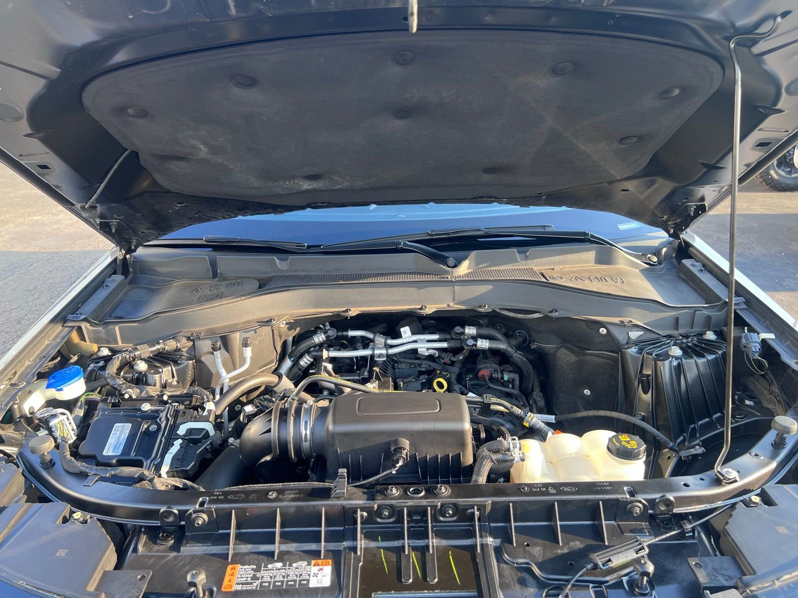 Used 2022 Ford Explorer XLT AWD/4WD image 3