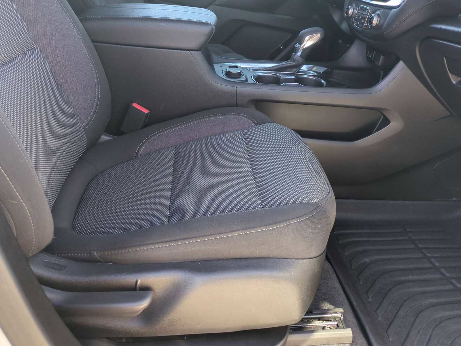 Used 2023 Chevrolet Traverse LT image 28