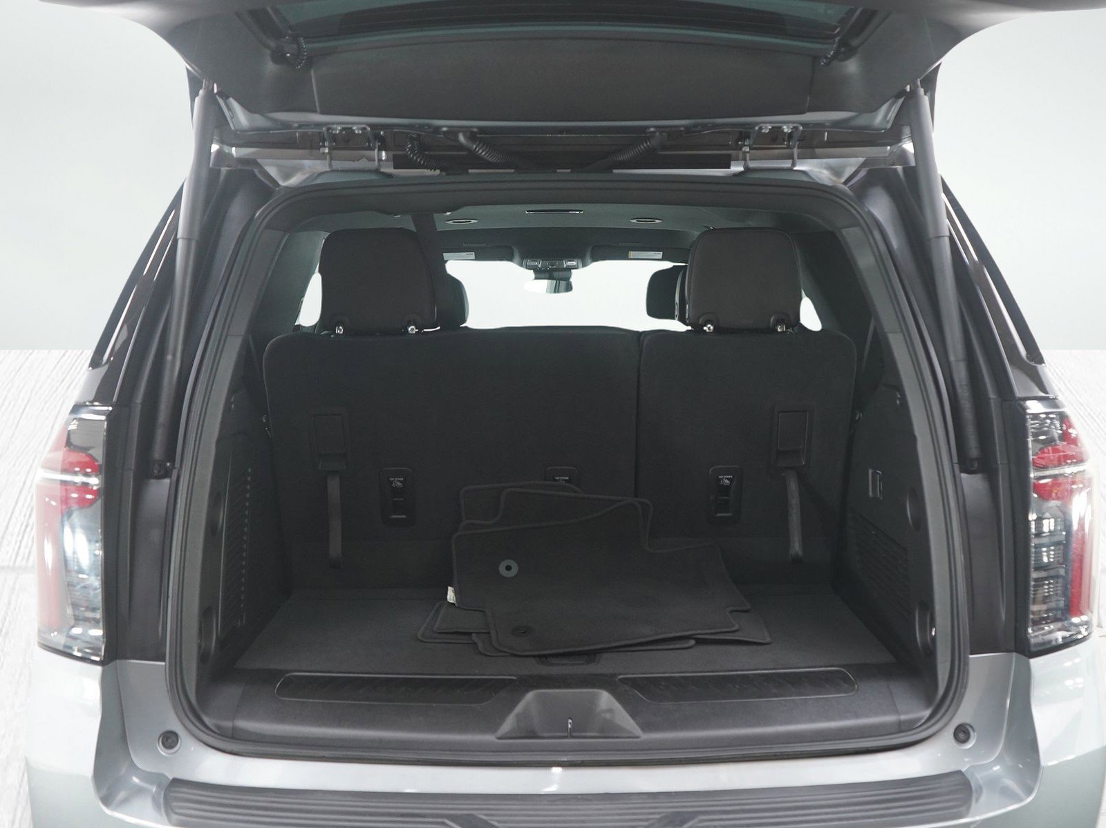 Used 2025 Chevrolet Tahoe LT AWD/4WD image 17