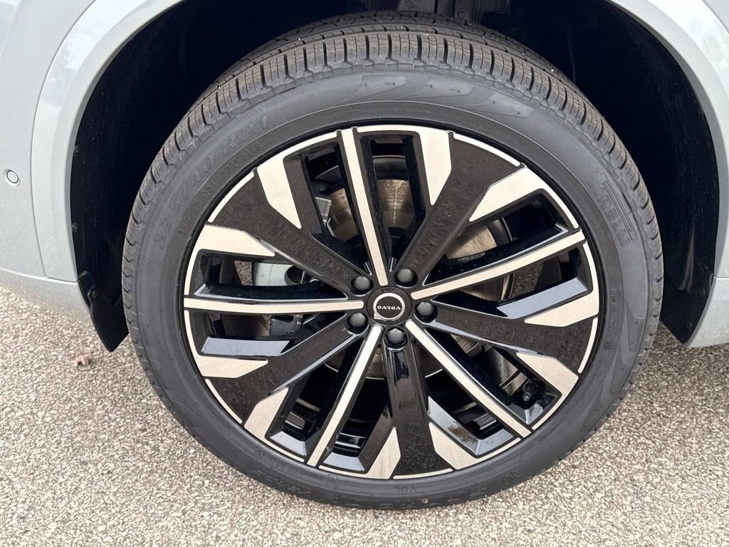 Certified 2026 Volvo XC90 B6 Plus w/ Protection Package Premier AWD/4WD image 10