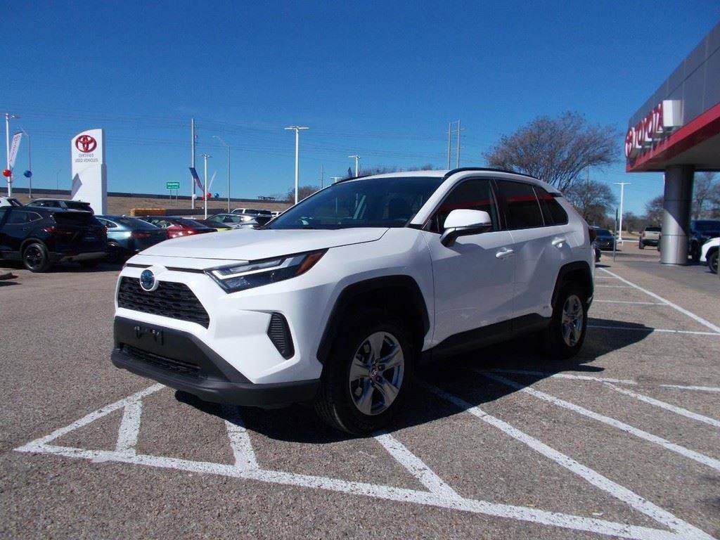 Used 2023 Toyota RAV4 XLE image 2