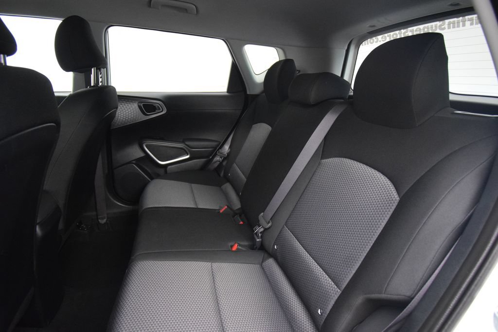 Used 2025 Kia Soul LX w/ LX Technology Package FWD image 23