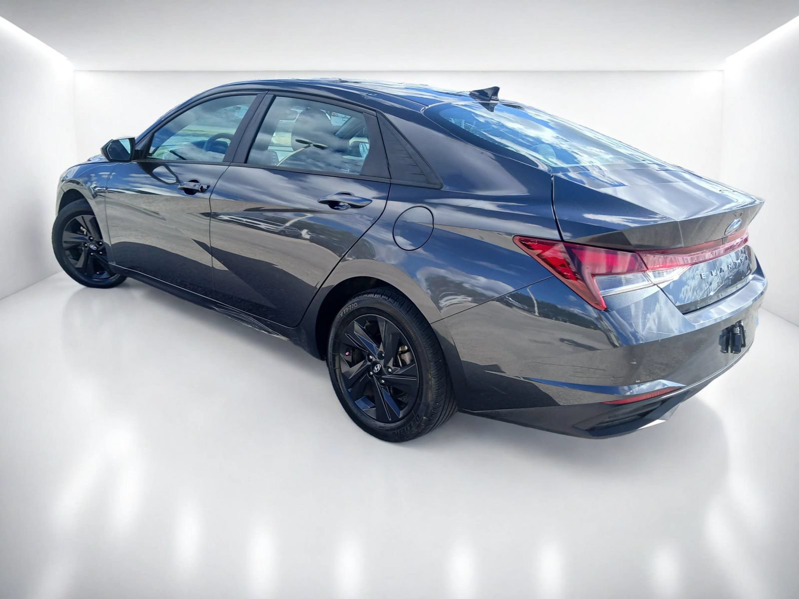 Used 2023 Hyundai Elantra SEL FWD image 4