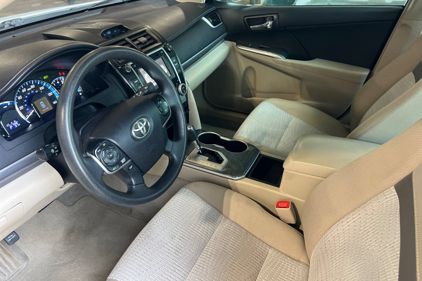 Used 2014 Toyota Camry LE FWD image 11