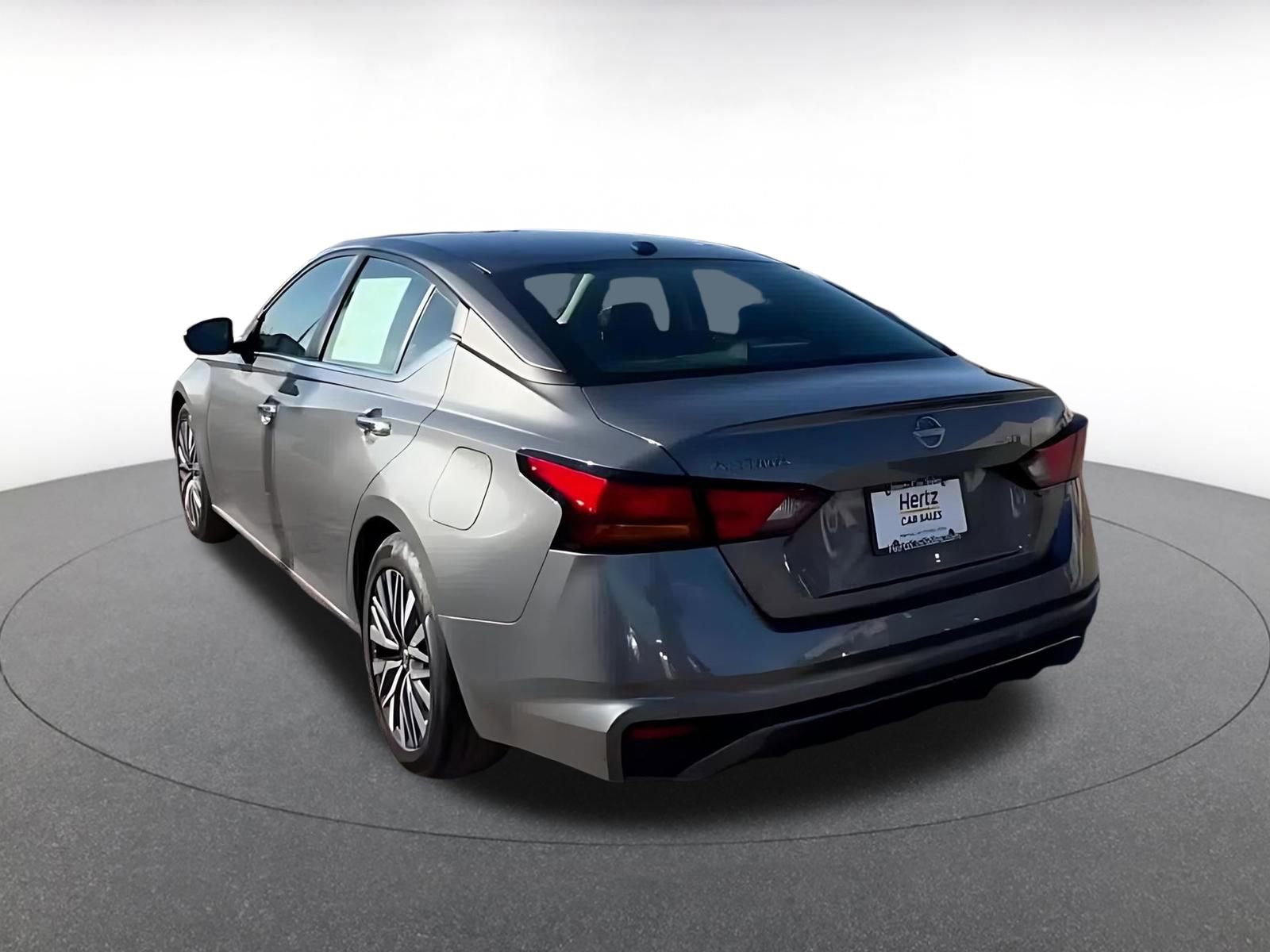 Used 2025 Nissan Altima 2.5 SV image 11