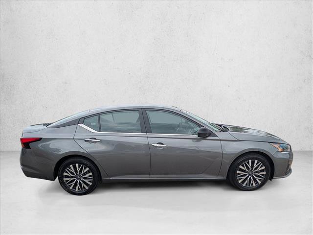 Used 2025 Nissan Altima 2.5 SV FWD image 4