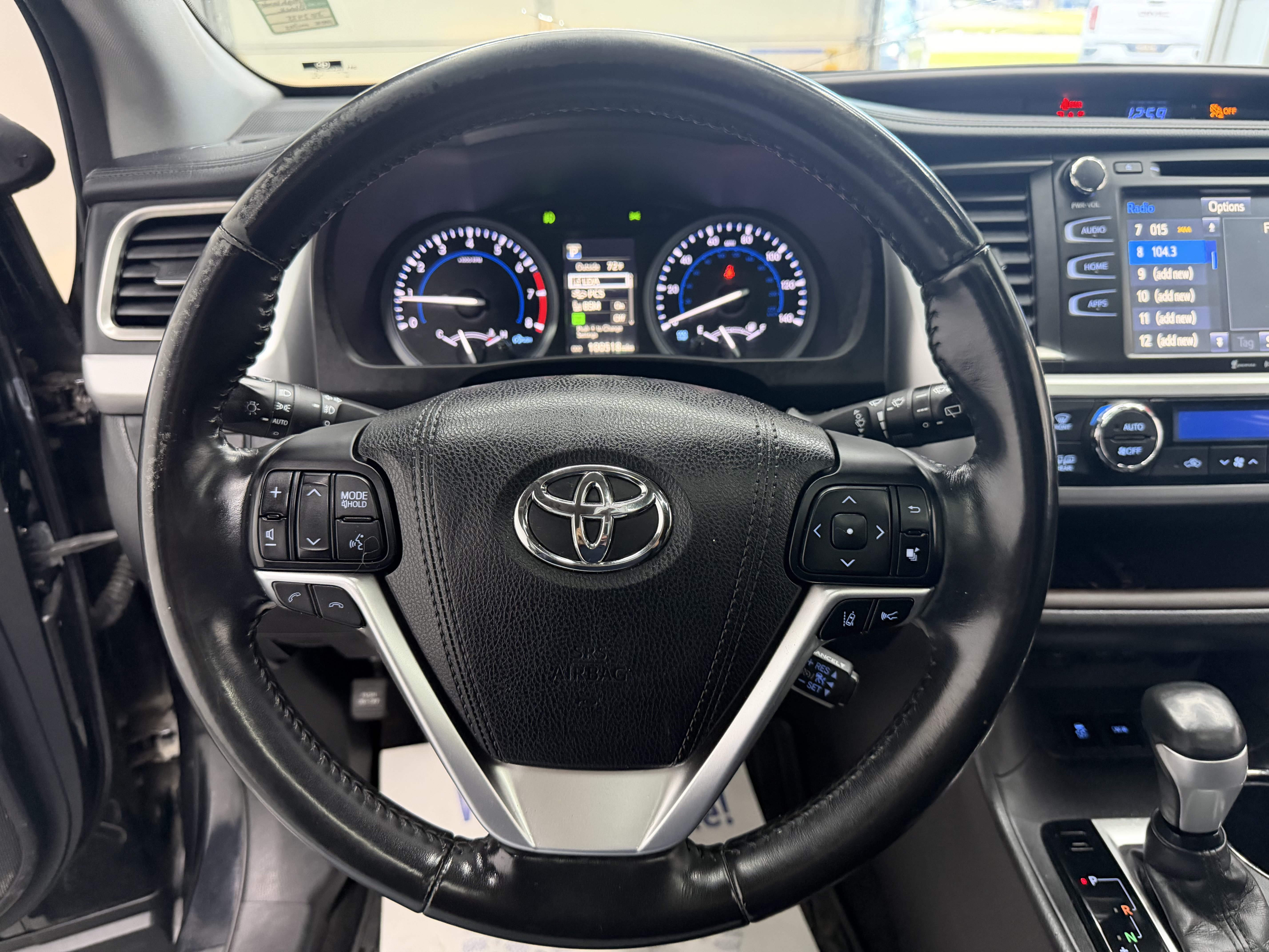 Used 2017 Toyota Highlander XLE AWD/4WD image 17