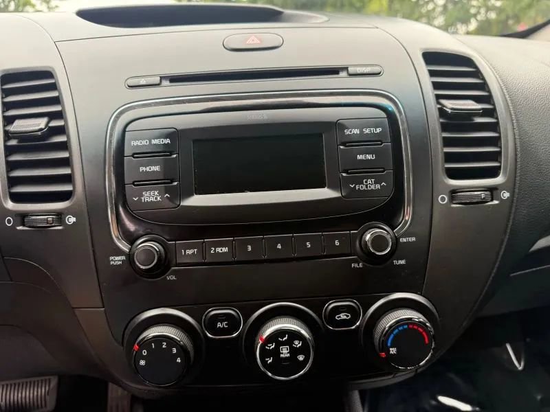 Used 2018 Kia Forte LX image 19